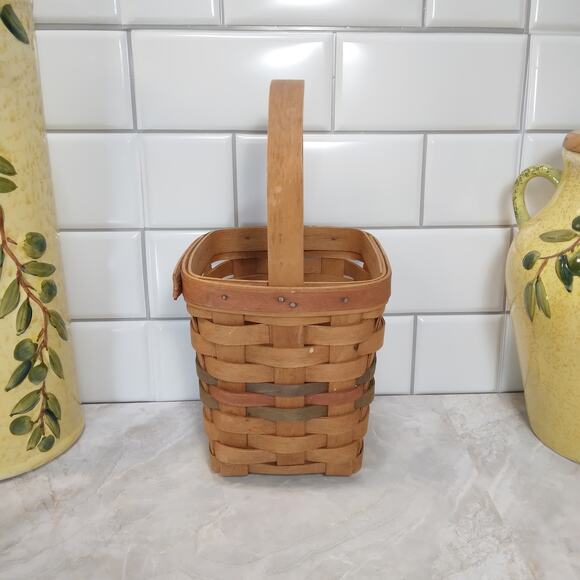 Vtg 1992 Signed Hand Woven Longaberger Basket with Handle Farmhouse Collectible - Picture 4 of 8